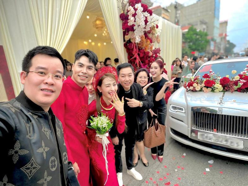 Cận cảnh tuyển thủ Đức Huy rước MC Mù Tạt về dinh trên siêu xe Rolls-Royce sang chảnh, cô dâu siêu xinh- Ảnh 2.