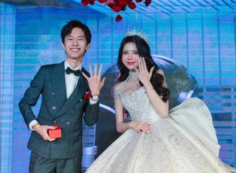Mỹ nhân Việt có chồng làng game đầu tư tiền tỷ, chăm chỉ kiếm tiền để vợ đi hát- Ảnh 14.