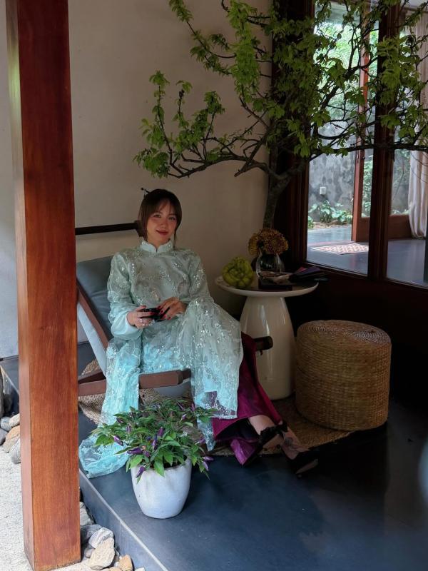Đây đích thị là chiếc áo dài được sao Việt "sủng" nhất: Hoàng Thuỳ Linh mỗi mùng 1 màu, nhiều mỹ nữ đụng hàng- Ảnh 8.