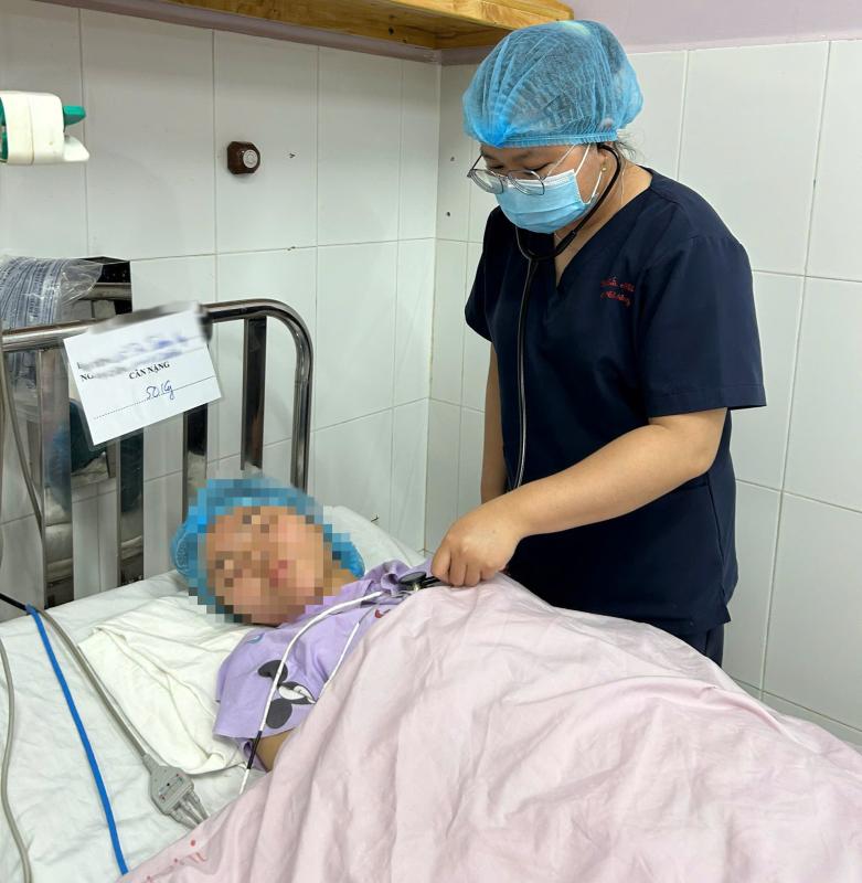 Cả nhà nhập viện sau khi ăn cá mú đỏ- Ảnh 1.