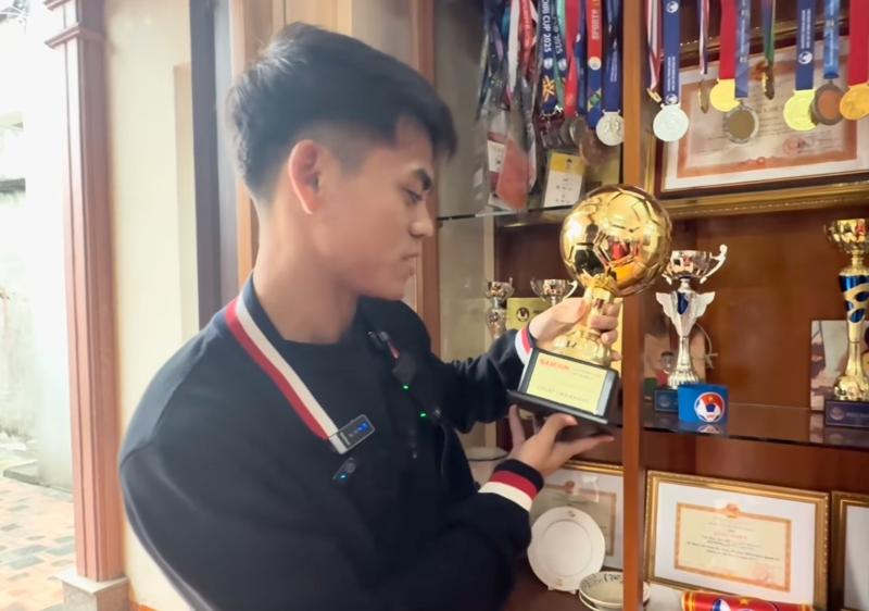 Tết về thăm nhà Khuất Văn Khang: "Năm mới ước mơ thi đấu thật tốt để xây nhà báo hiếu bố mẹ"- Ảnh 4.