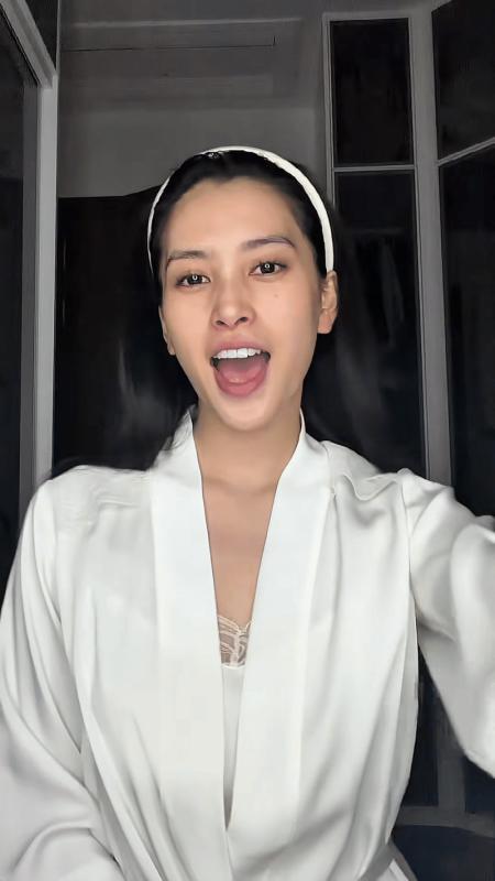 Mặt mộc của Tiểu Vy đẹp hơn cả khi trang điểm, duy nhất 1 khuyết điểm như người thường- Ảnh 2.