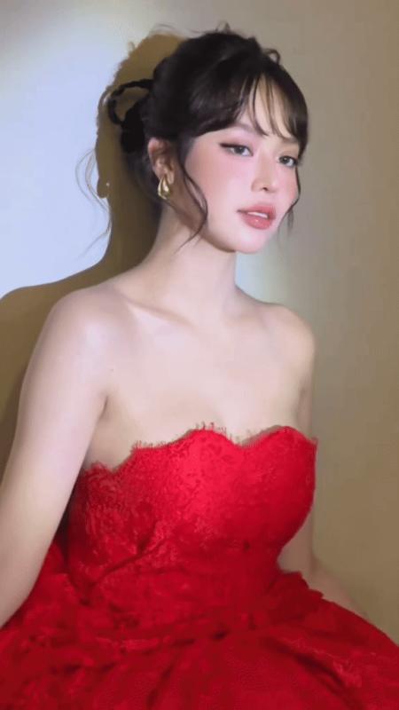 Đằng sau vẻ đẹp 