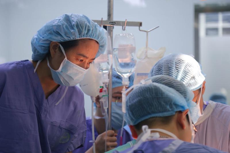 Chàng trai 21 tuổi bị tai nạn chết não đúng rạng sáng mùng 1 Tết Bính Ngọ: Gia đình gạt nước mắt quyết định hiến tạng, 4 cuộc đời được hồi sinh!- Ảnh 1.