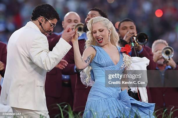 Sự thật về màn trình diễn lịch sử tại Super Bowl: Khán giả đứng đực như tượng, 70 nghìn người không tiếng hò reo- Ảnh 2.