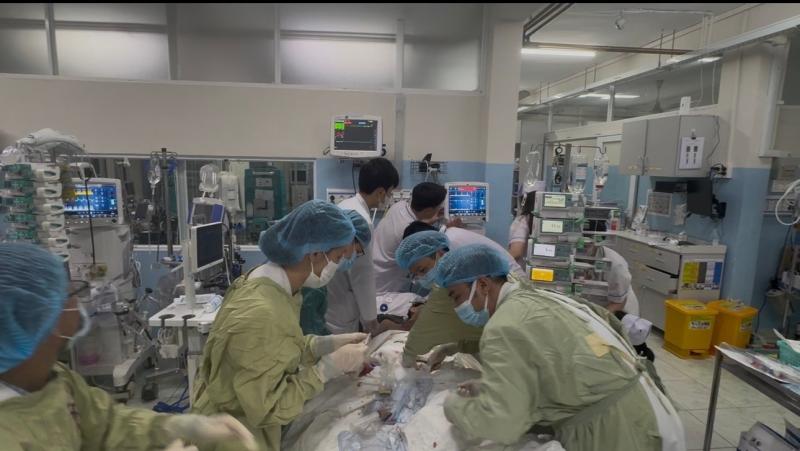 Sốc điện cứu sống bệnh nhân đột ngột ngưng tim- Ảnh 4.