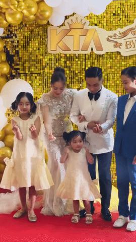 Bé Lisa xinh yêu quá đi, làm 1 hành động cũng khiến netizen giục Khánh Thi - Phan Hiển đẻ thêm, 