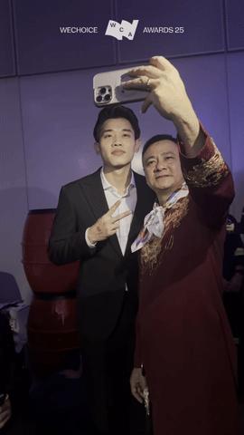 Đình Bắc làm gì mà khiến dân mạng rần rần dưới bài đăng của NSND Tự Long sau WeChoice Awards 2025?- Ảnh 1.