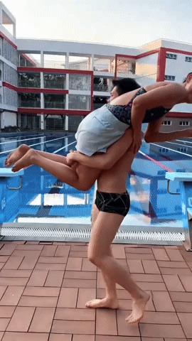 Nam thần bơi lội thế hệ mới Quang Thuấn khoe body 8 múi cực phẩm, vác bổng chị gái Ánh Viên hút triệu view- Ảnh 1.