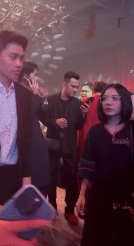 Tiểu mỹ nhân hot rần rần WeChoice Awards bỗng hóa fangirl thẹn thùng bên cạnh Đình Bắc- Ảnh 2.