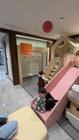 Giáp tết, vợ chồng Duy Mạnh dọn về biệt thự phố cổ đắt đỏ, bề thế, có hẳn khu chơi riêng cho 2 nhóc tỳ- Ảnh 1.