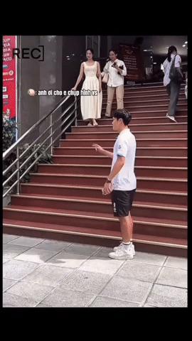 Hot lại ảnh Văn Toàn bẽn lẽn bên 2 Á hậu, bảo sao vẫn độc thân, mong tết đừng ai hỏi bao giờ lấy vợ- Ảnh 1.
