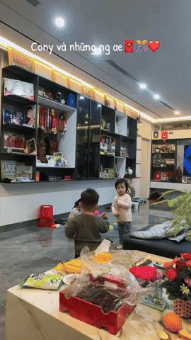 Vợ chồng Duy Mạnh đón dàn tuyển thủ thăm nhà mới 5 tầng mặt phố cổ, style của tiểu thư Quỳnh Anh gây chú ý- Ảnh 5.