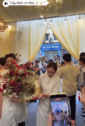 Video: Trọn vẹn lễ ăn hỏi của Đức Huy và MC Mù Tạt sáng nay, visual cô dâu nổi bật, chú rể cười không ngớt- Ảnh 4.