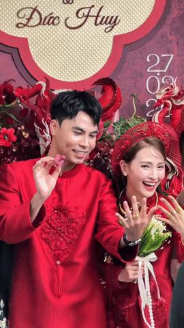 MC Huyền Trang Mù Tạt bị chê “thừa năng lượng” vì loạt hành động trong đám cưới với tuyển thủ Đức Huy- Ảnh 2.