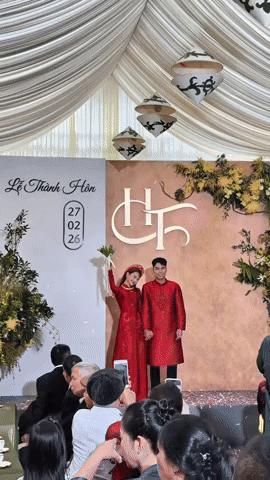 MC Huyền Trang Mù Tạt bị chê “thừa năng lượng” vì loạt hành động trong đám cưới với tuyển thủ Đức Huy- Ảnh 3.