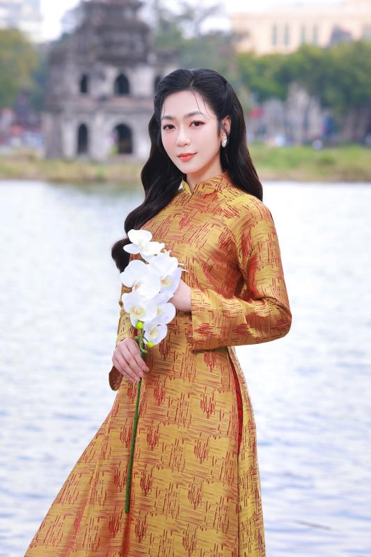Hà Thanh Xuân xứng danh mỹ nhân không tuổi trong áo dài Tết: Mỗi sáng ngủ dậy đều uống 1 thứ được coi là "nghi thức" chống già cho phụ nữ trung niên- Ảnh 1.