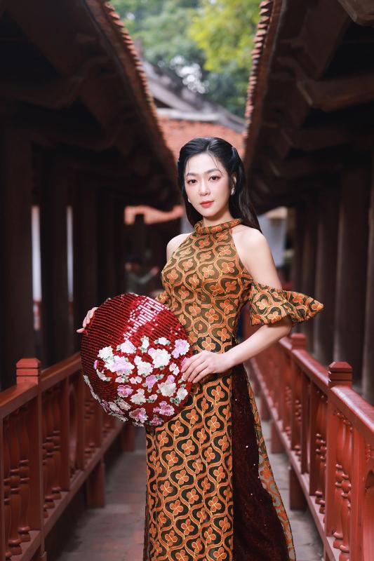 Hà Thanh Xuân xứng danh mỹ nhân không tuổi trong áo dài Tết: Mỗi sáng ngủ dậy đều uống 1 thứ được coi là "nghi thức" chống già cho phụ nữ trung niên- Ảnh 2.