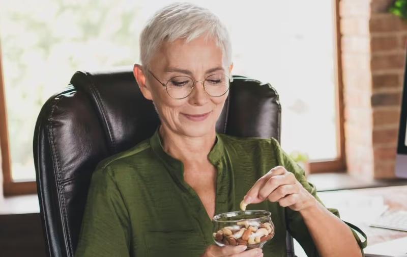 Phát hiện “khắc tinh” của mỡ máu cao: Loại hạt nhỏ giúp hạ cholesterol xấu- Ảnh 2.