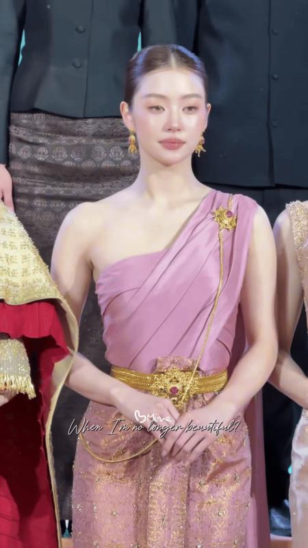 Tiểu thư Thái Lan đẹp tựa nữ thần đang gây bão mạng: Visual đúng chất như hoa như ngọc- Ảnh 1.