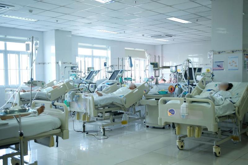 Nhiều người xuất huyết não nguy kịch, bác sĩ cảnh báo đột quỵ mùa Tết- Ảnh 1.