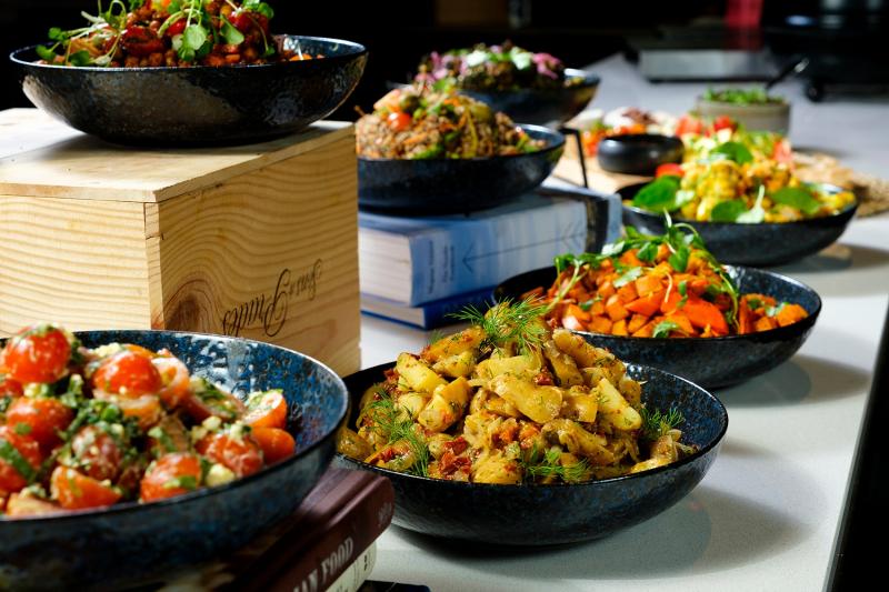 Ăn Tết đủ đầy nhưng bụng “biểu tình”: Vì sao đầy hơi, táo bón, nóng trong lại thành chuyện quen mỗi dịp đầu năm?- Ảnh 2.