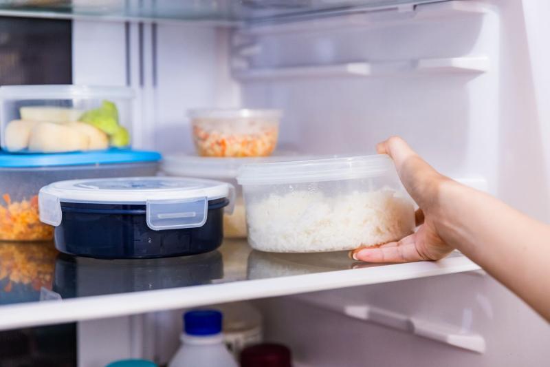 Người đàn ông nguy kịch vì ăn thức ăn thừa, bác sĩ cảnh báo: 6 loại thực phẩm để lâu dễ gây ngộ độc, đắt mấy cũng nên bỏ đi- Ảnh 1.