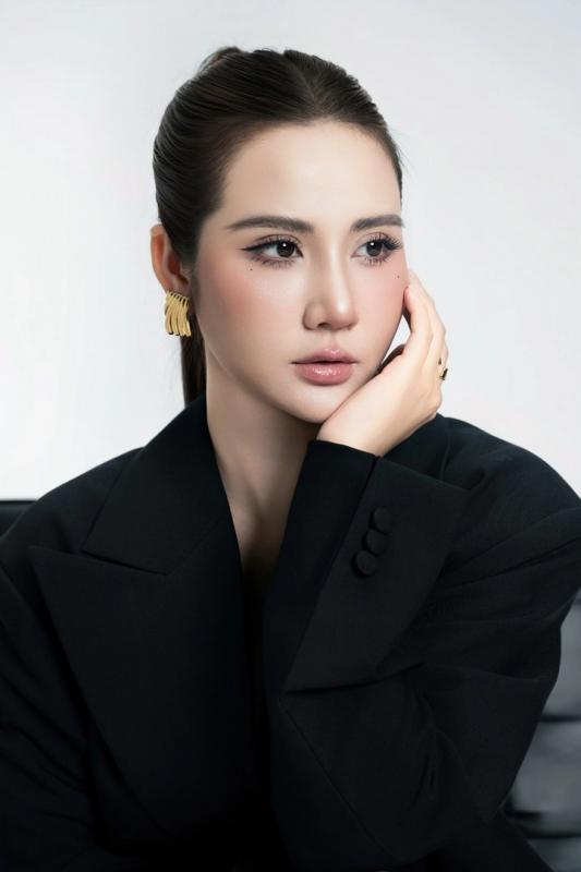 Cuộc sống mỹ nhân phim giờ vàng tuổi Ngọ: Độc thân, sang chảnh chuẩn "phú bà"- Ảnh 1.