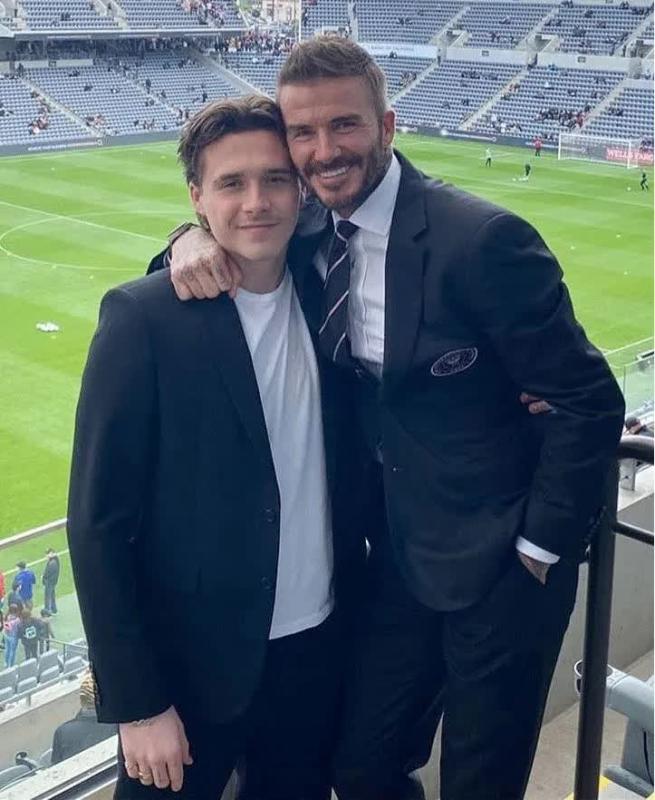 Gắt: Brooklyn xóa hình xăm tri ân cha - David Beckham, tình cha con nay còn gì đâu!- Ảnh 5. Gắt: Brooklyn xóa hình xăm tri ân cha - David Beckham, tình cha con nay còn gì đâu!- Ảnh 5.