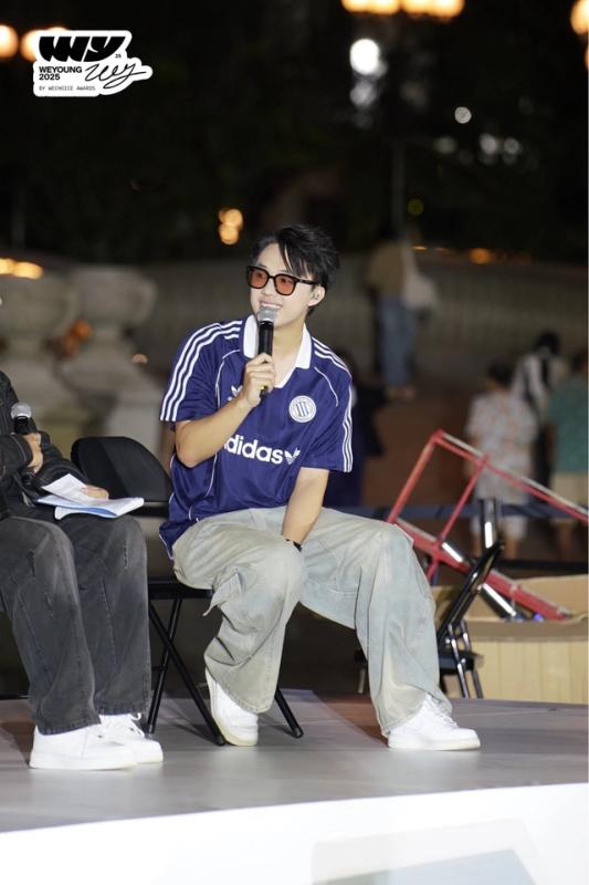 Nam rapper bước ra từ Rap Việt “chạy show” tất bật cuối năm, visual sáng bừng chiếm spotlight- Ảnh 6.