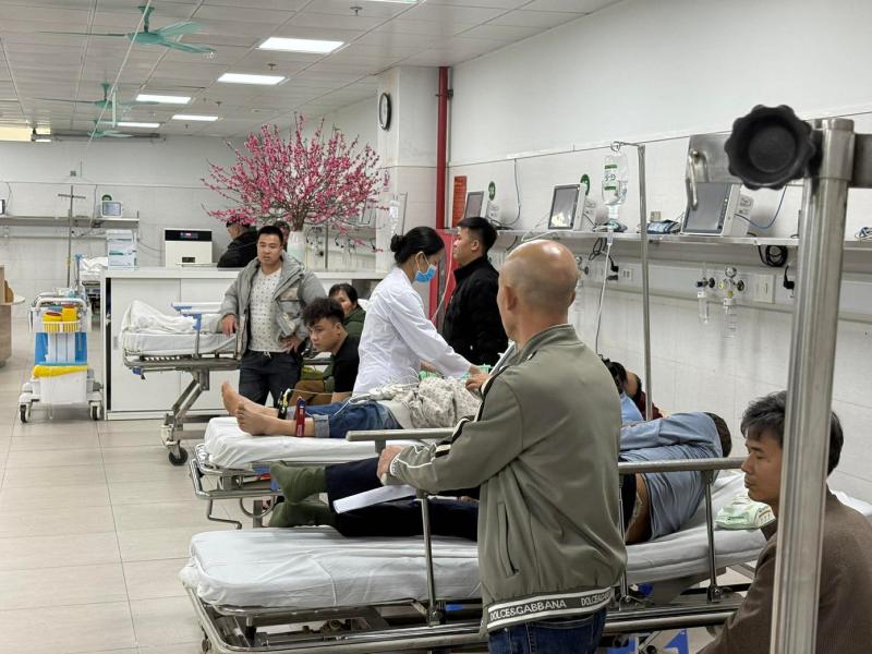 Hơn 100 ca cấp cứu do pháo nổ trong 24 giờ, bệnh viện lớn ‘căng mình’ trực chiến- Ảnh 2.