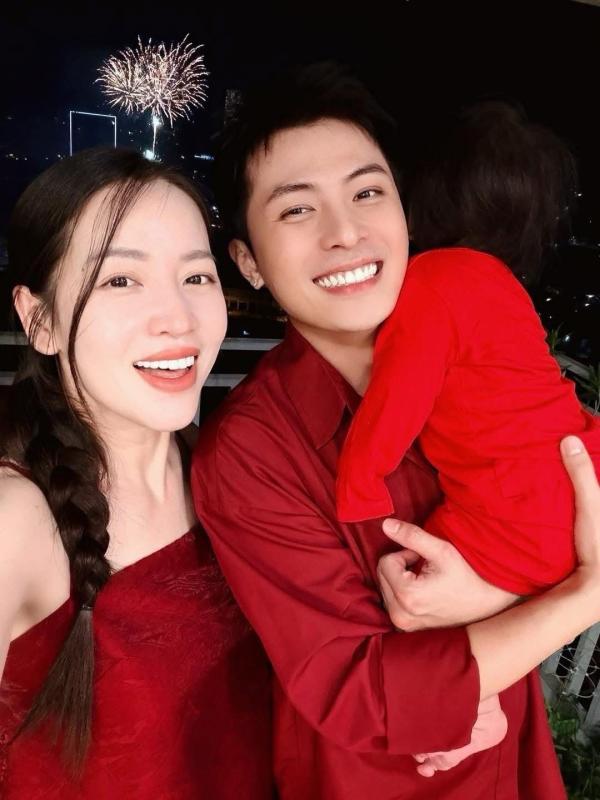 "Vũ trụ cẩu lương" ngày mùng 1 Tết: Vợ chồng Trấn Thành, Đỗ Hà tình tứ, 1 đôi công khai tình cảm?- Ảnh 8.