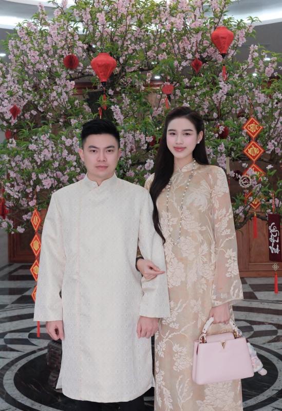 "Vũ trụ cẩu lương" ngày mùng 1 Tết: Vợ chồng Trấn Thành, Đỗ Hà tình tứ, 1 đôi công khai tình cảm?- Ảnh 4.