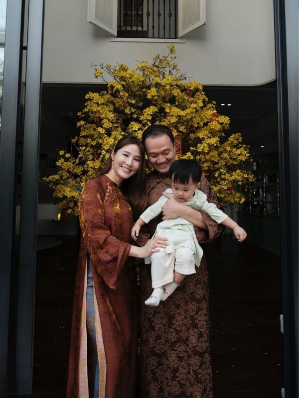 "Vũ trụ cẩu lương" ngày mùng 1 Tết: Vợ chồng Trấn Thành, Đỗ Hà tình tứ, 1 đôi công khai tình cảm?- Ảnh 10.