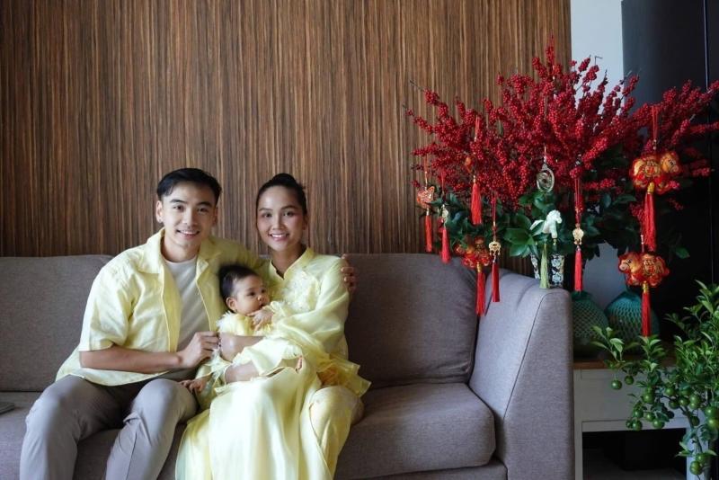 "Vũ trụ cẩu lương" ngày mùng 1 Tết: Vợ chồng Trấn Thành, Đỗ Hà tình tứ, 1 đôi công khai tình cảm?- Ảnh 20.