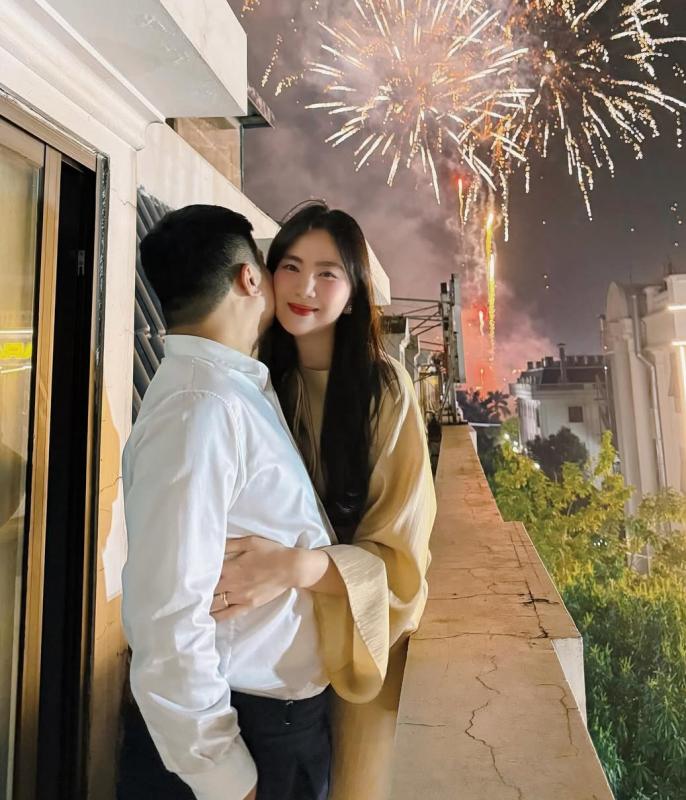 "Vũ trụ cẩu lương" ngày mùng 1 Tết: Vợ chồng Trấn Thành, Đỗ Hà tình tứ, 1 đôi công khai tình cảm?- Ảnh 19.