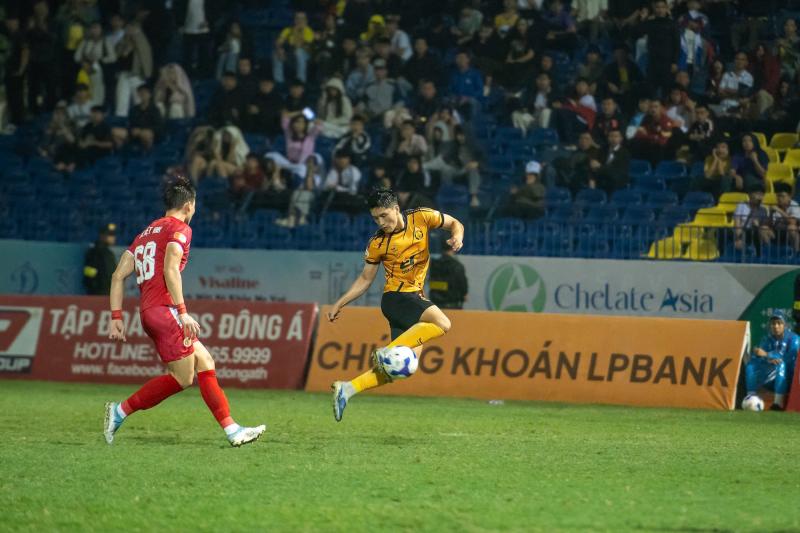 Hy hữu tại V.League: Vì sao thủ môn CLB Thanh Hoá phải lên đá tiền đạo?- Ảnh 2.