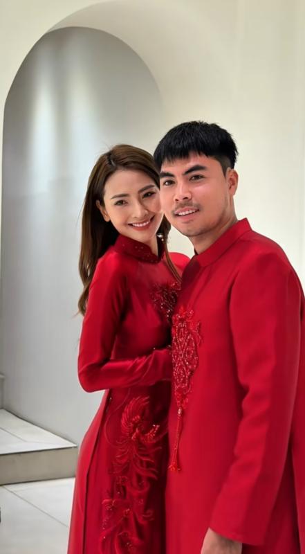 Lộ hình ảnh MC Huyền Trang Mù Tạt cùng tiền vệ Đức Huy diện áo dài xứng đôi cho lễ ăn hỏi hôm nay- Ảnh 3.