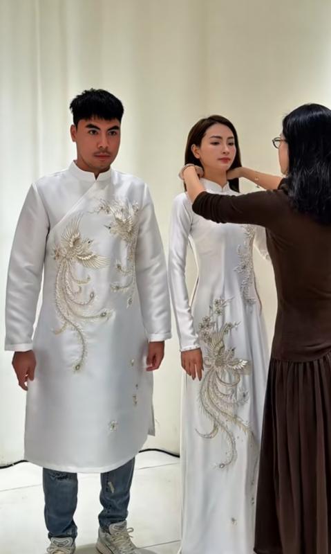 Lộ hình ảnh MC Huyền Trang Mù Tạt cùng tiền vệ Đức Huy diện áo dài xứng đôi cho lễ ăn hỏi hôm nay- Ảnh 1.