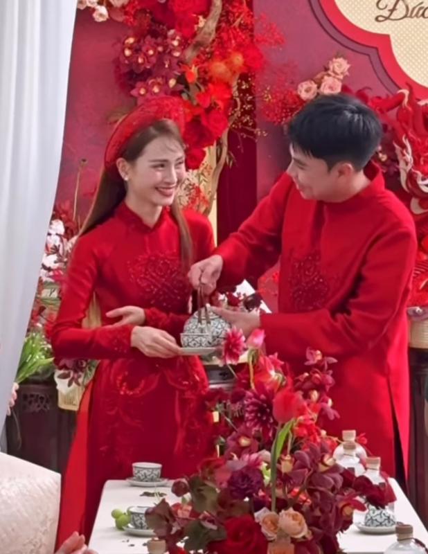 MC Huyền Trang vàng đeo trĩu tay nặng cổ ngày ăn hỏi Đức Huy, màn tương tác mẹ chồng nàng dâu mới gây chú ý- Ảnh 5.