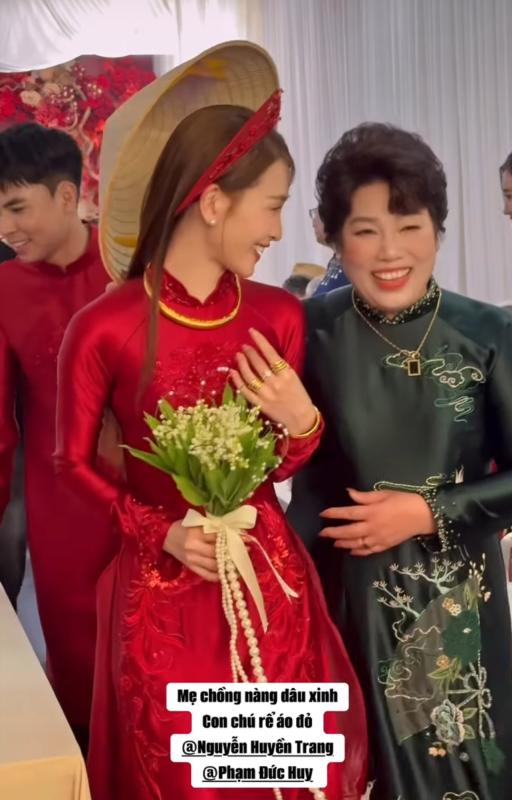 MC Huyền Trang vàng đeo trĩu tay nặng cổ ngày ăn hỏi Đức Huy, màn tương tác mẹ chồng nàng dâu mới gây chú ý- Ảnh 3.