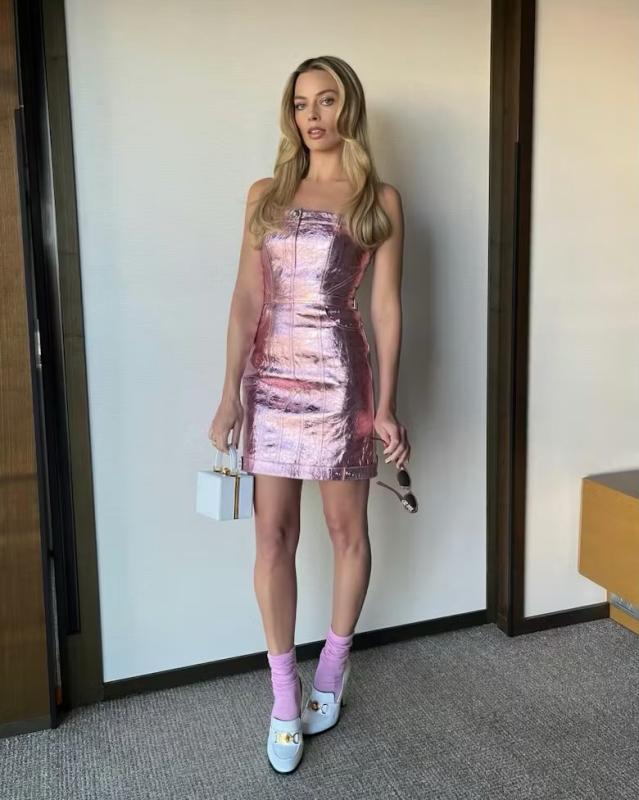 Barbie đời thực cũng khổ như búp bê: Nhìn bàn chân dị dạng vì giày cao gót mà đau dùm- Ảnh 10.