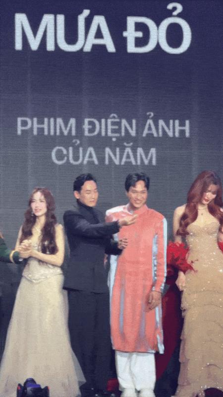 Mưa Đỏ chiến thắng rực rỡ tại WeChoice Awards 2025- Ảnh 2.