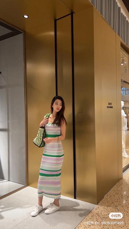 Dương Mịch biến 1 mẫu váy dìm dáng thành món được săn lùng- Ảnh 7.