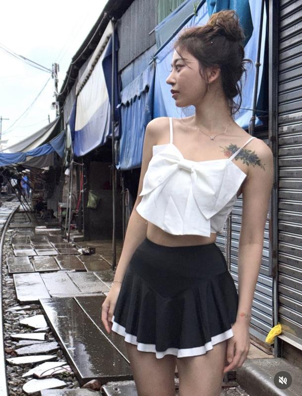 Nữ pháp sư Gen Z đang khiến cả cõi mạng phải ồn: Mẹ 1 con nhưng body không thua gì idol- Ảnh 10.