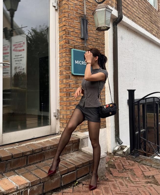 Nữ pháp sư Gen Z đang khiến cả cõi mạng phải ồn: Mẹ 1 con nhưng body không thua gì idol- Ảnh 13.