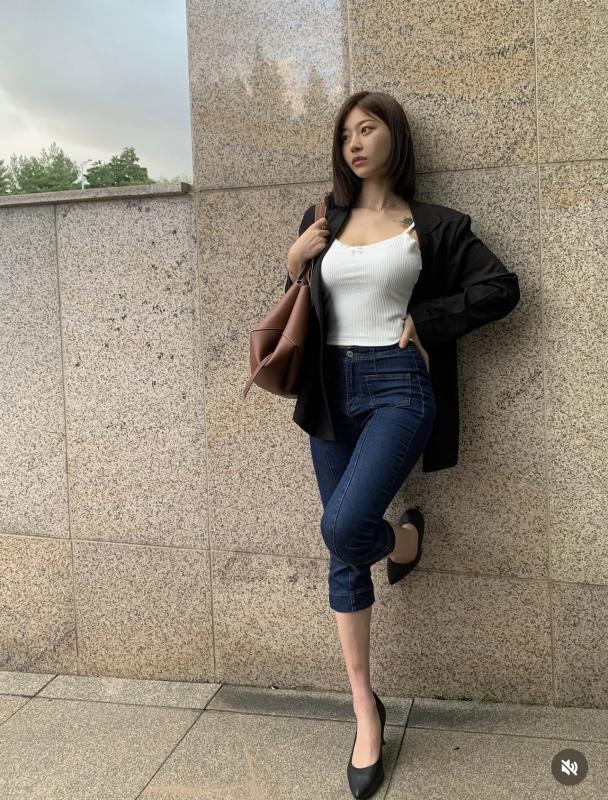 Nữ pháp sư Gen Z đang khiến cả cõi mạng phải ồn: Mẹ 1 con nhưng body không thua gì idol- Ảnh 14.