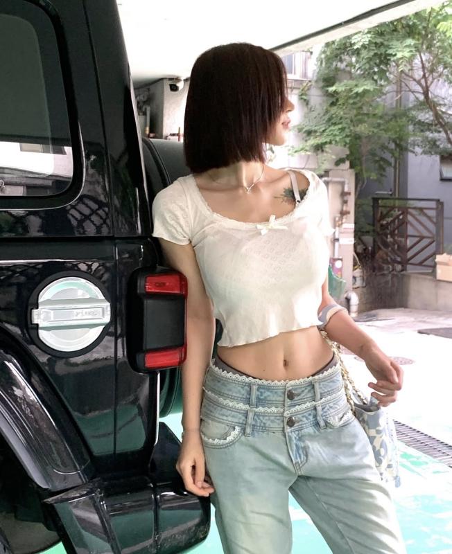 Nữ pháp sư Gen Z đang khiến cả cõi mạng phải ồn: Mẹ 1 con nhưng body không thua gì idol- Ảnh 12.