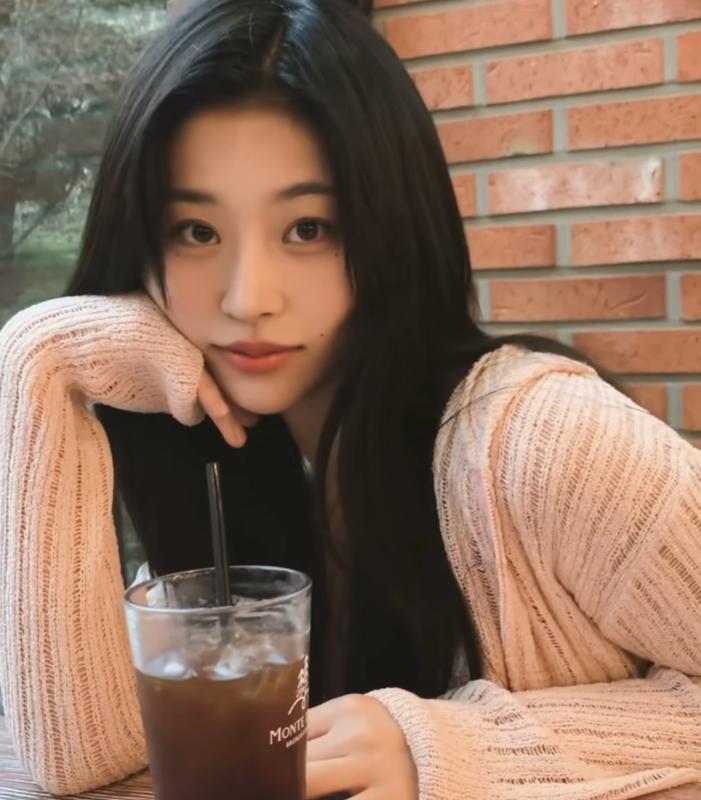 Nữ pháp sư Gen Z đang khiến cả cõi mạng phải ồn: Mẹ 1 con nhưng body không thua gì idol- Ảnh 9.