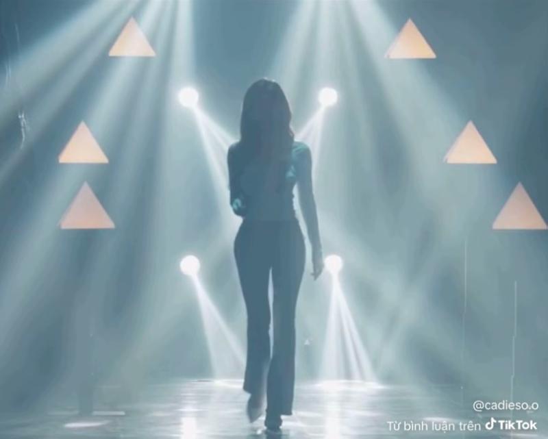 Nữ pháp sư Gen Z đang khiến cả cõi mạng phải ồn: Mẹ 1 con nhưng body không thua gì idol- Ảnh 3.